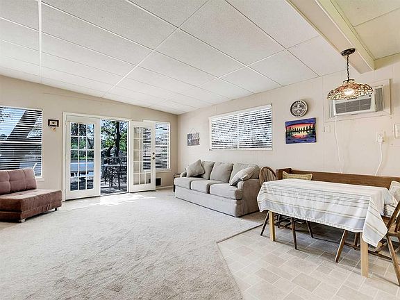 3rd image of 216 E Lakeshore Dr