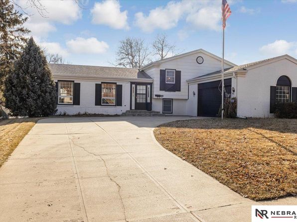 1615 S 136th St, Omaha, NE 68144