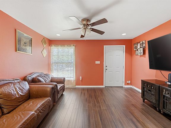 5th image of 3624 Redbird St