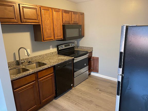 3rd image of 807-809 W Courtois St #809-C