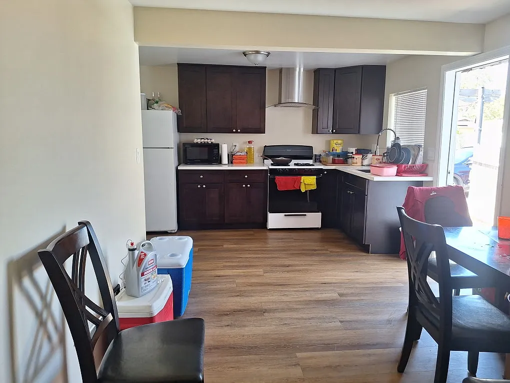 3 bed, 900 sqft, $3,200 — Photo 2