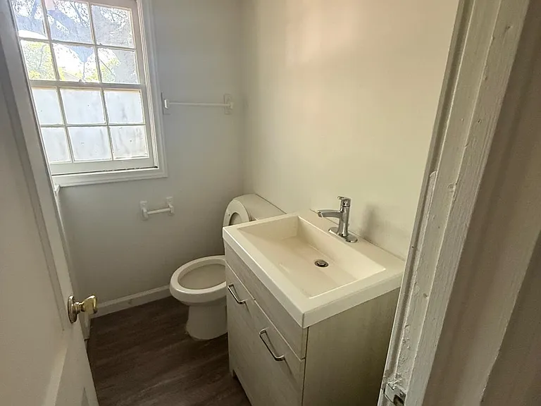 206 Broadway St #A — Photo 4