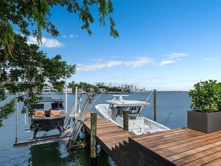 508 W Dilido Dr — Photo 3