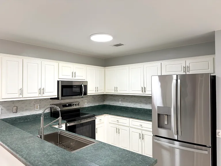 476 Connemara Trl — Photo 2