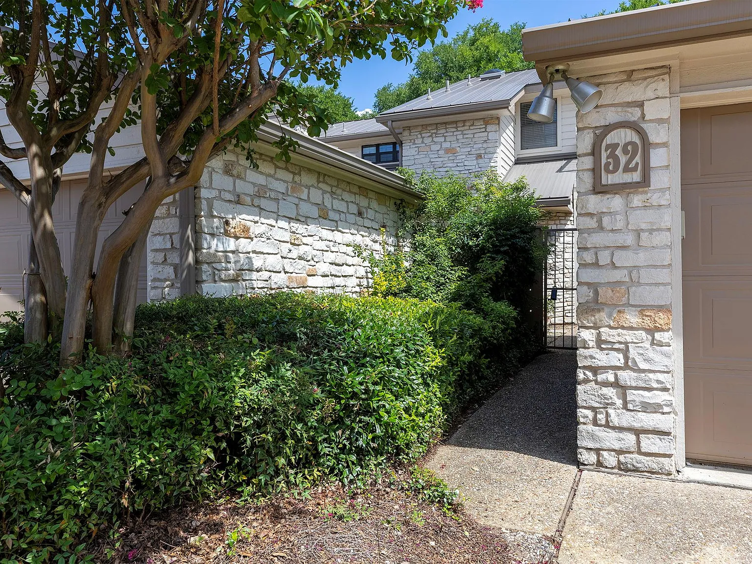 3 bed, 2.5 bath, 1510 sqft, $2,500 — Photo 2