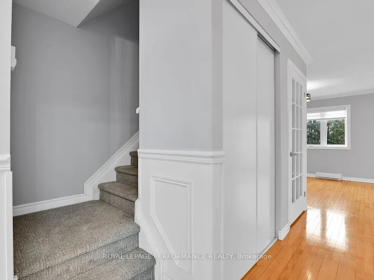 1286 Cedarcroft Cres — Photo 14