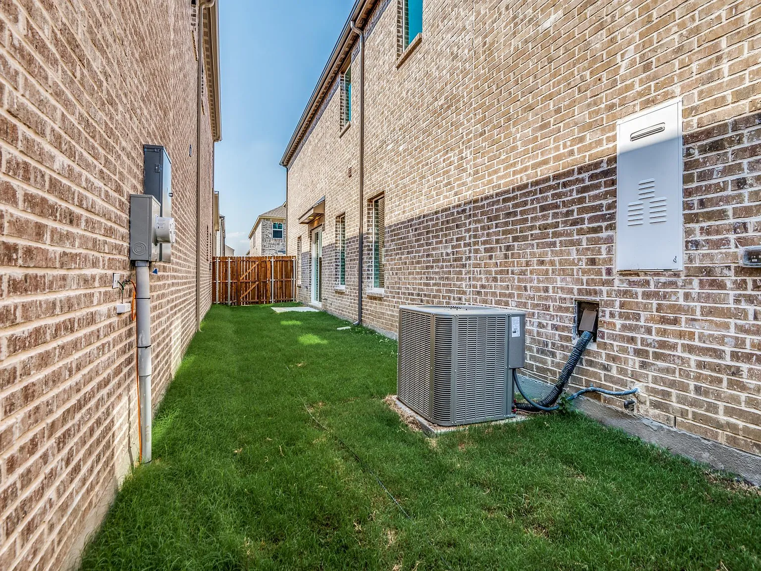 4 bed, 2662 sqft, $3,250 — Photo 3