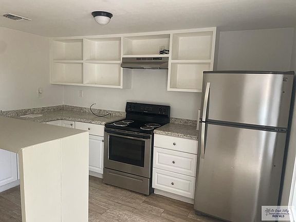 3rd image of 834 E St