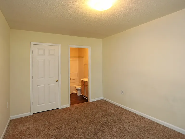 Reynolds Place Apartments — Photo 68