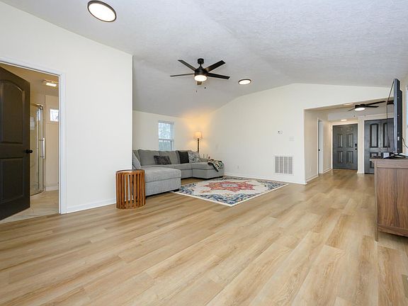 3rd image of 453 Plateau Dr