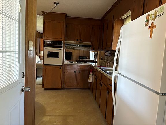 4th image of 216 Kentucky Ave