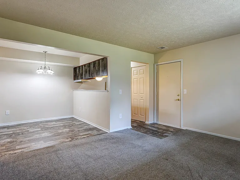 Country Knoll Apartments — Photo 7