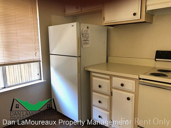 4th image of 31 Oak Ave Unit C