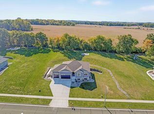 420 Ridgeway Dr, Rio, WI 53960