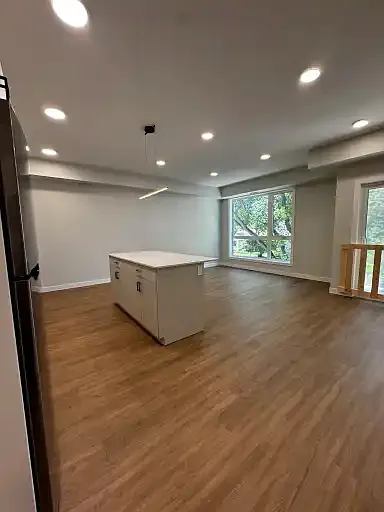 3 bed, 2.0 bath, 1105 sqft, $2,360 — Photo 3