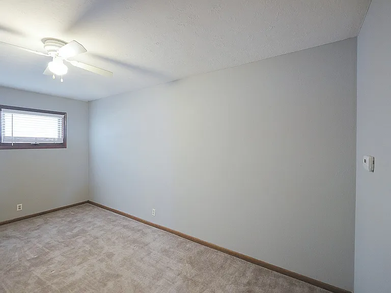 Beverly Hills Apartments — Photo 13