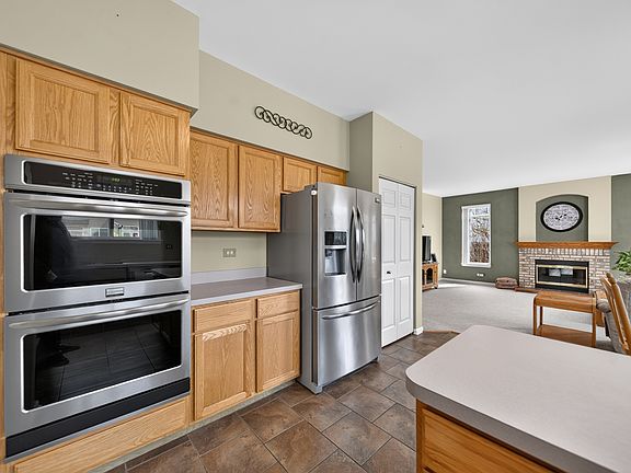4th image of 251 Winslow Way