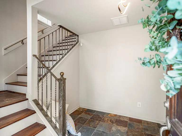 2719 La Branch St — Photo 6