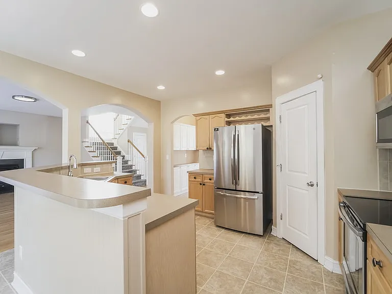 8607 Castle Cliff Dr — Photo 7