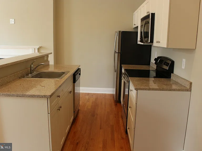 406 S 9th St #3F — Photo 6