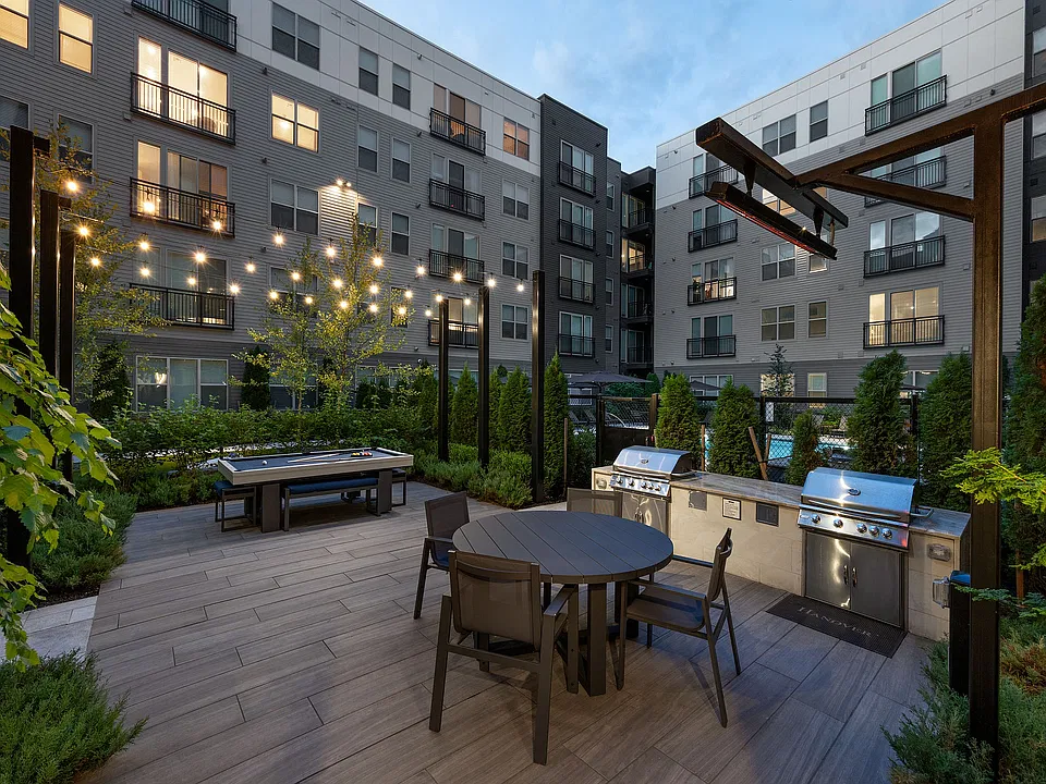 Courtyard_Grills
