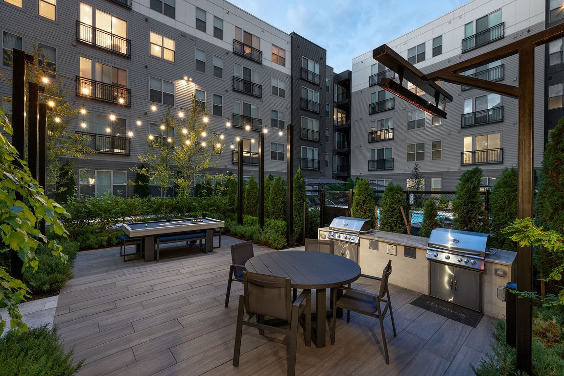 Courtyard_Grills