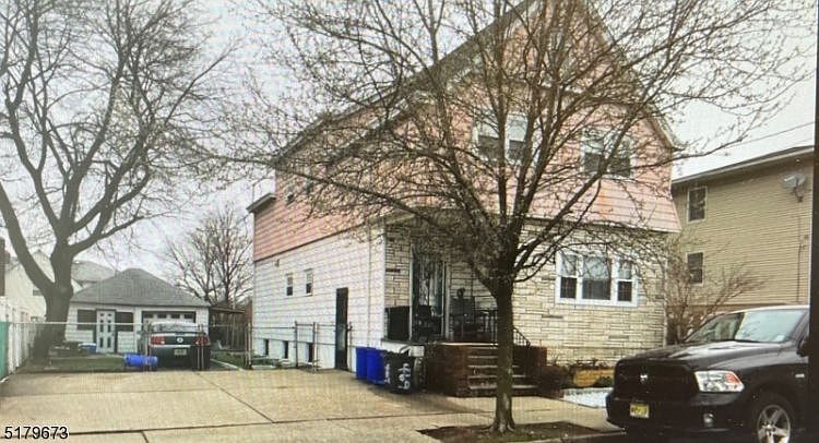 1st image of 467 Banta Ave