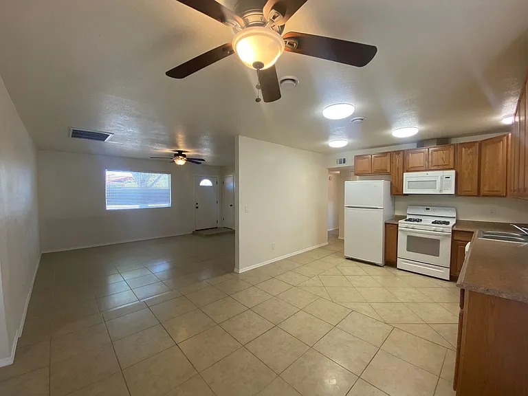 2737 Lillie Ave — Photo 3