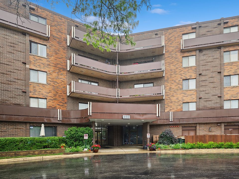 1st image of 850 Wellington Ave Unit 513