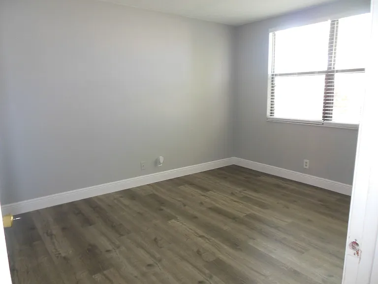 706 Executive Center Dr #37-2-37 — Photo 4