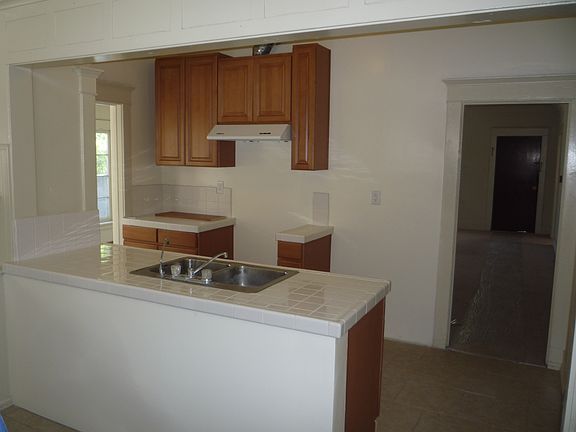 5th image of 215 S Moore Ave