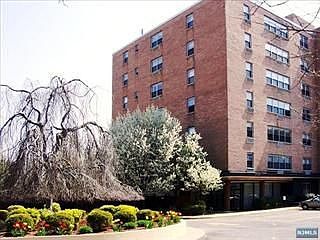 1st image of 2348 Linwood Ave APT 3P