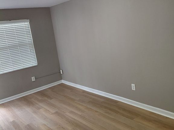 3rd image of 548 Thurmond St NW