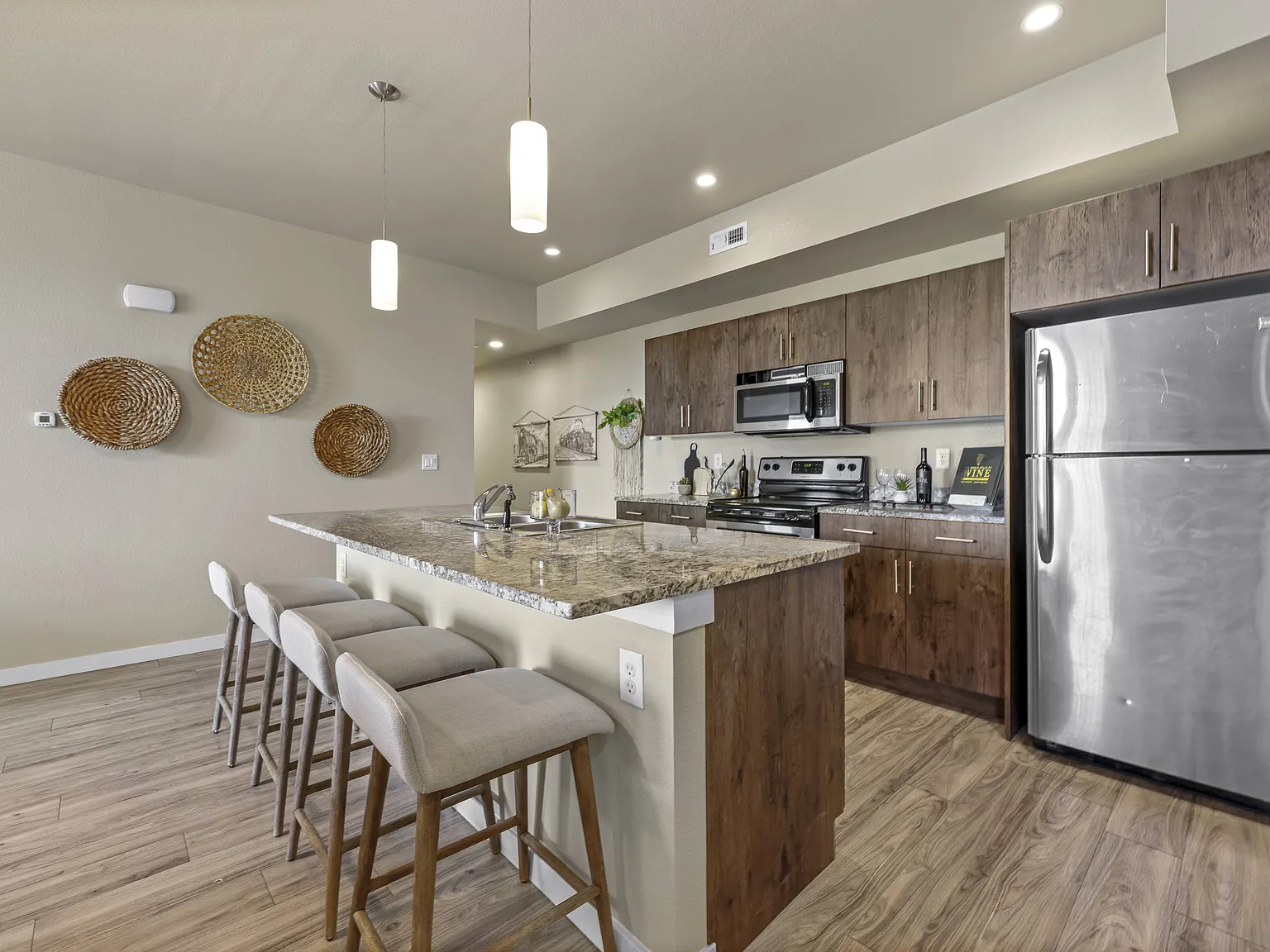Kansas Apartments — Photo 2