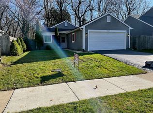 2467 Red Bud Ln, Aurora, IL 60502