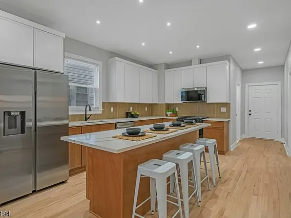 18 Maple Ave APT 1, Montclair, NJ 07042