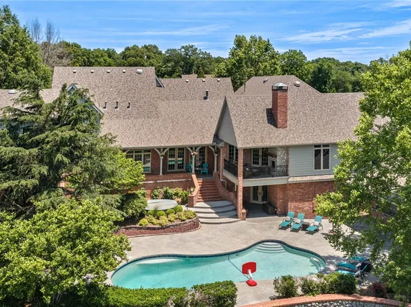 11091 Timarron Dr, Bentonville, AR 72712