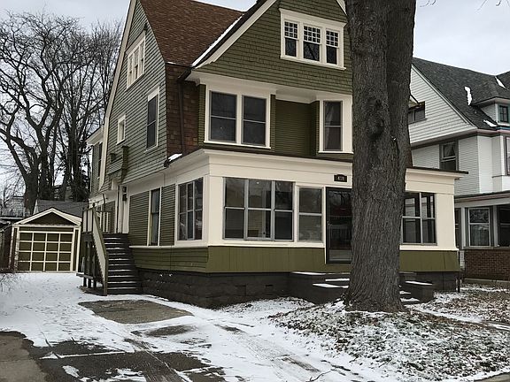 419 Pleasant SE House, Driveway, and Garage