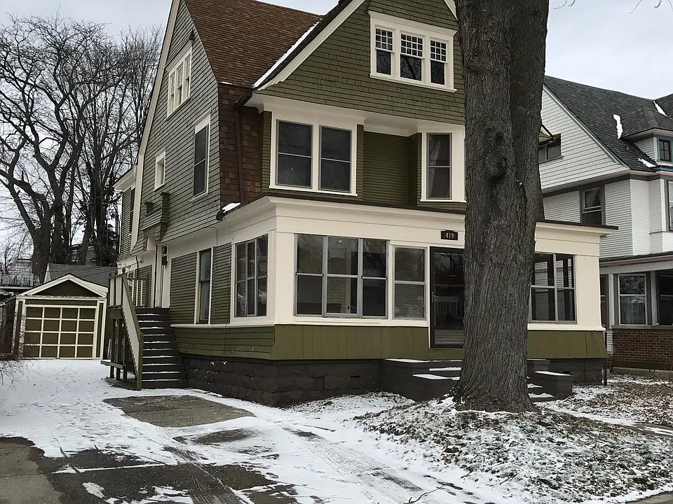 419 Pleasant SE House, Driveway, and Garage