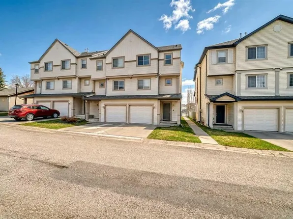17 E Copperfield Ct SE, Calgary, AB T2Z 4Z3