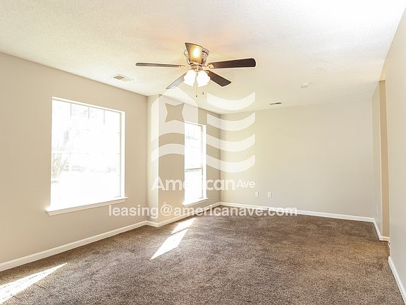 1394_003_living_room_13639233.jpg