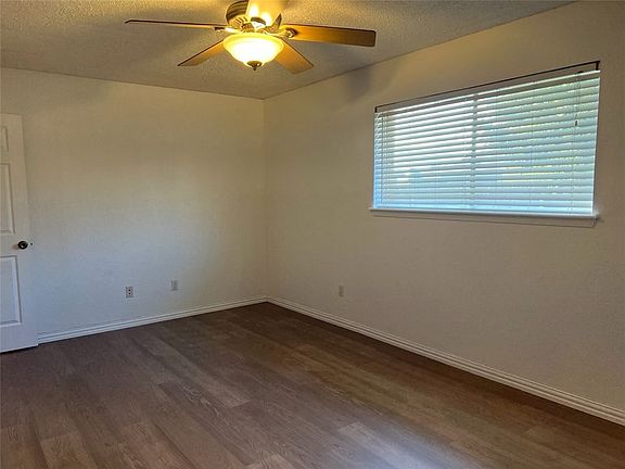 5th image of 2709 Vancouver Dr