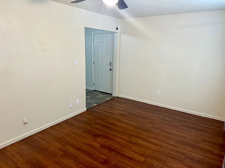 1008 S Locust Dr — Photo 6