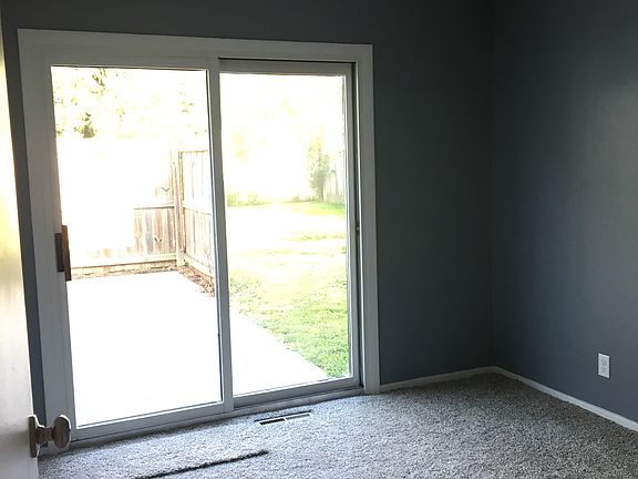 4th image of 697 Karen Pkwy
