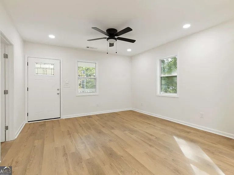 1015 Sims St SW — Photo 12