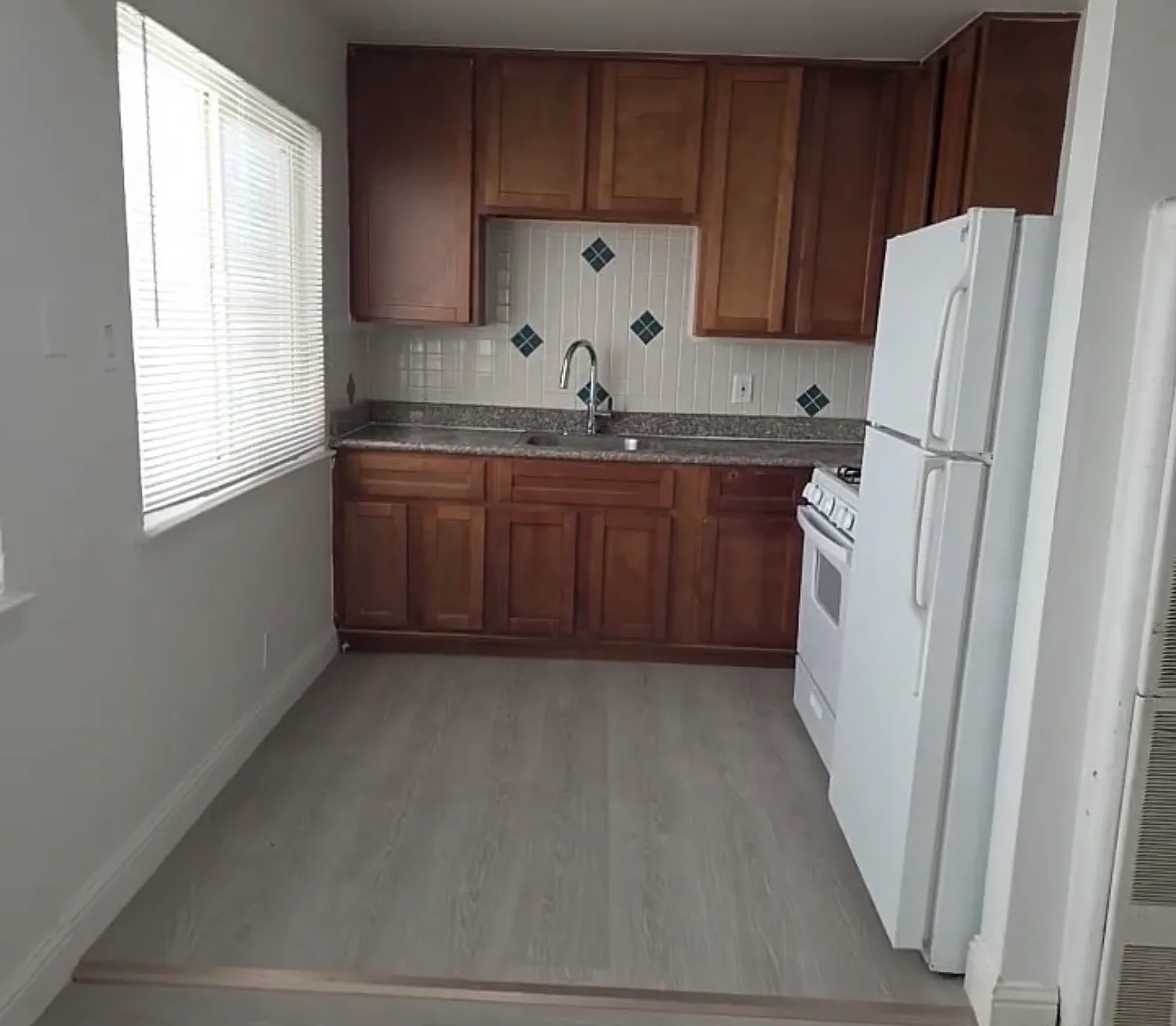 2 bed, 880 sqft, $2,300 — Photo 1