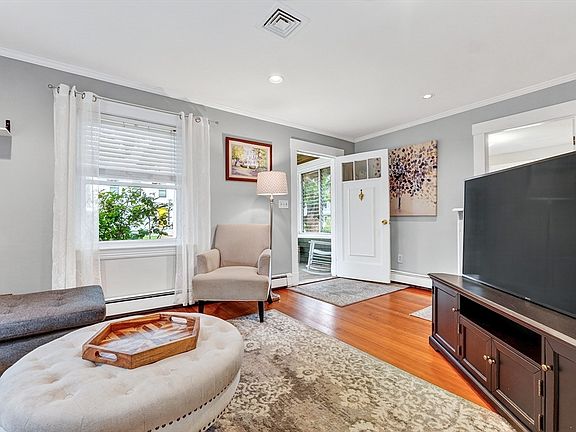 4th image of 38 Miller St