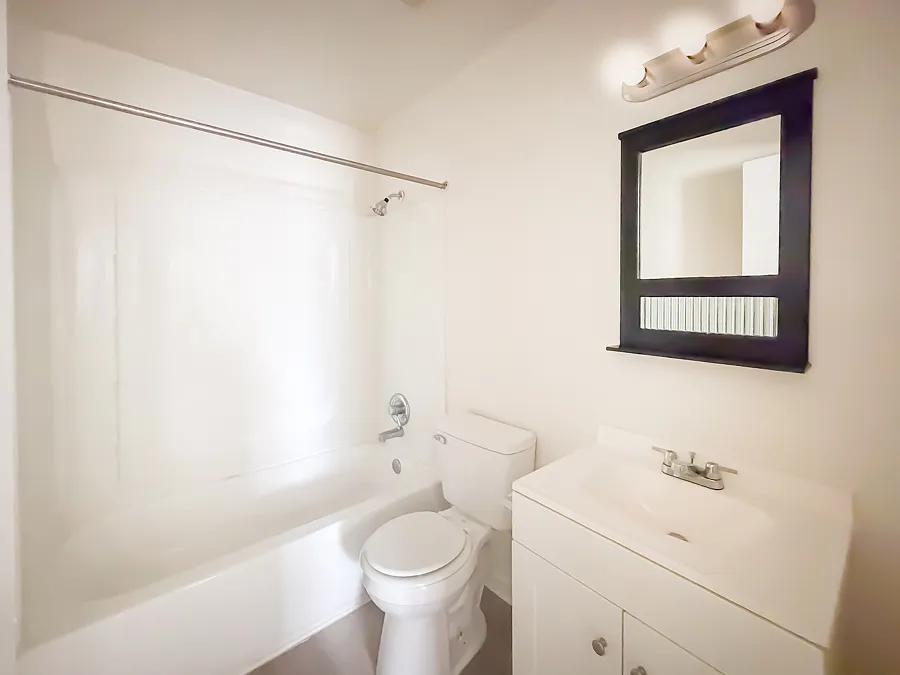 2 bed, 1000 sqft, $1,299 — Photo 3