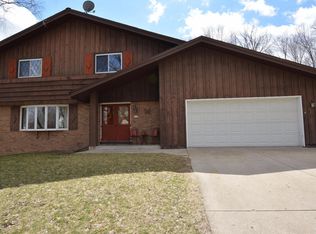 157 Laurel Dr S, West Bend, WI 53095