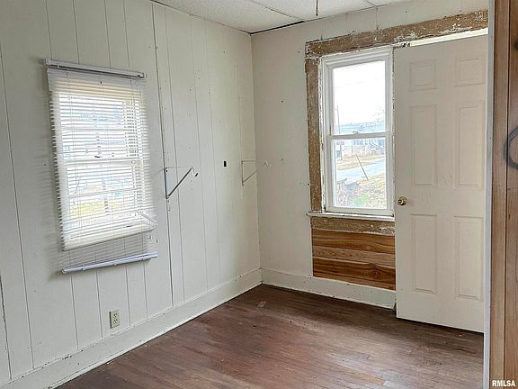 5th image of 410 S Ash St